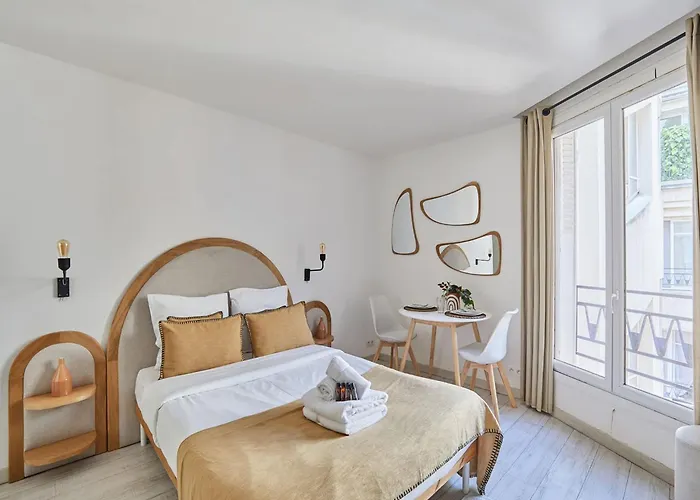 Studio Montaigne Champs Elysees