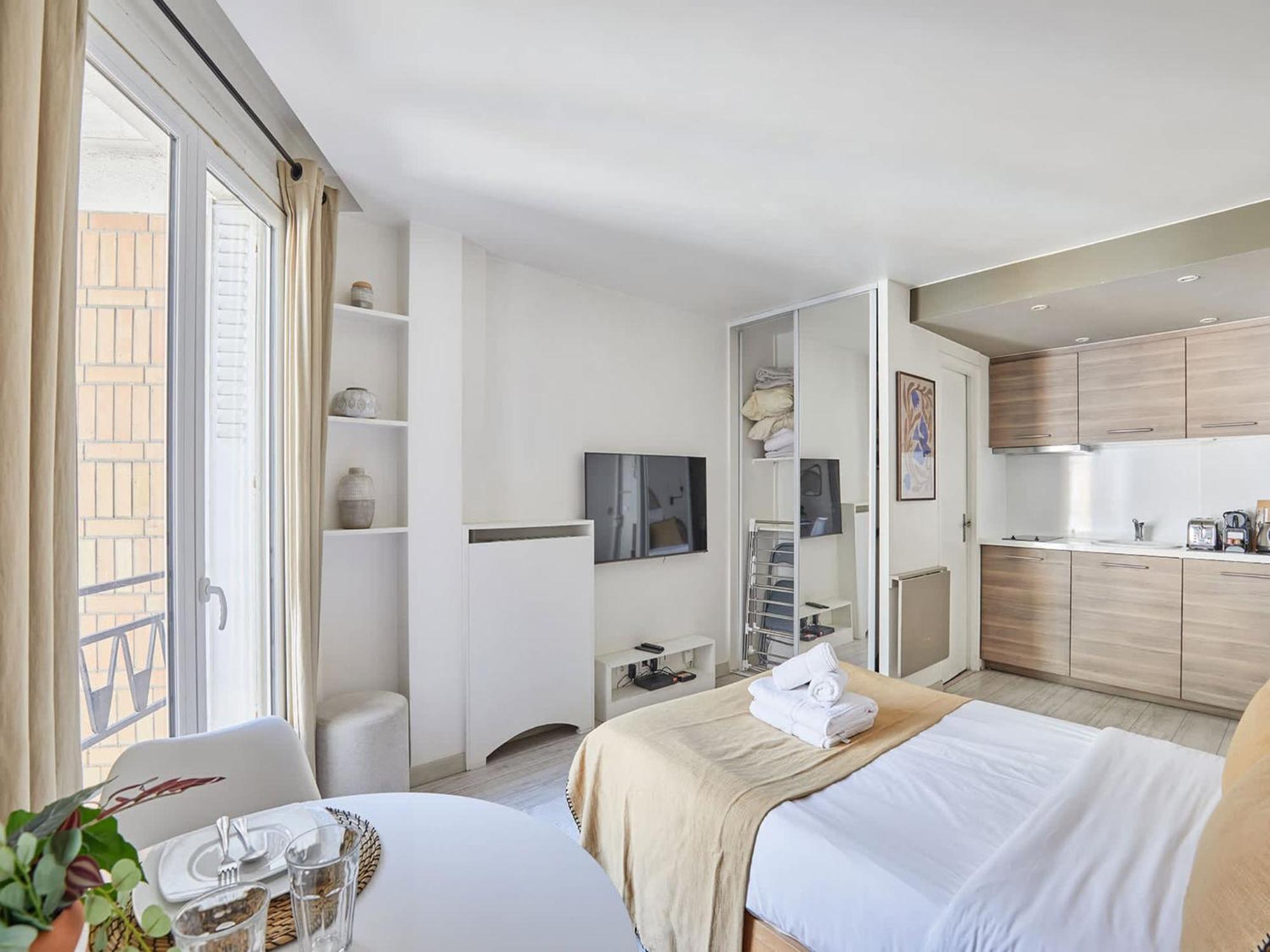 Apartment Montaigne Champs Elysees