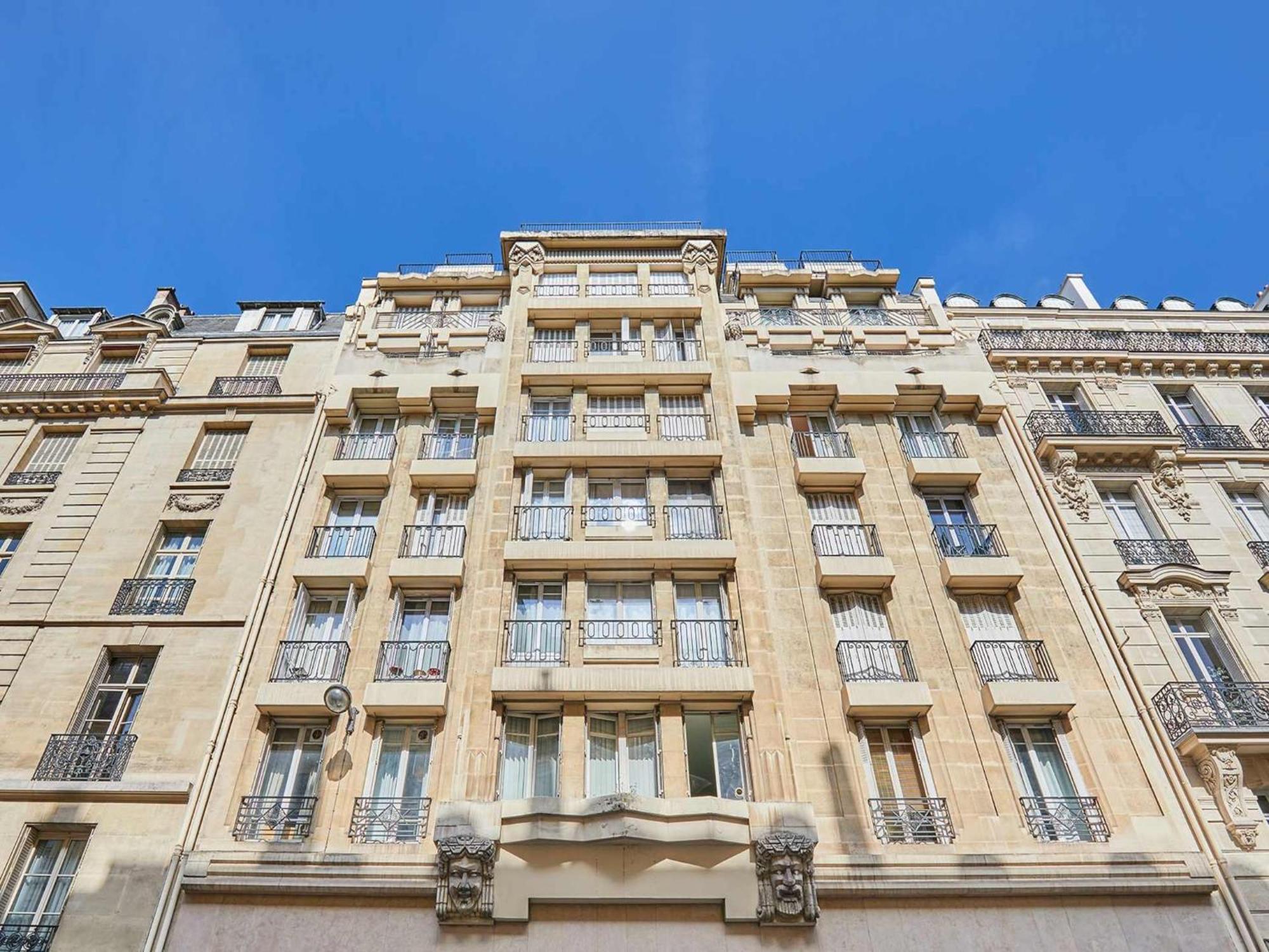 Montaigne Champs Elysees Apartment